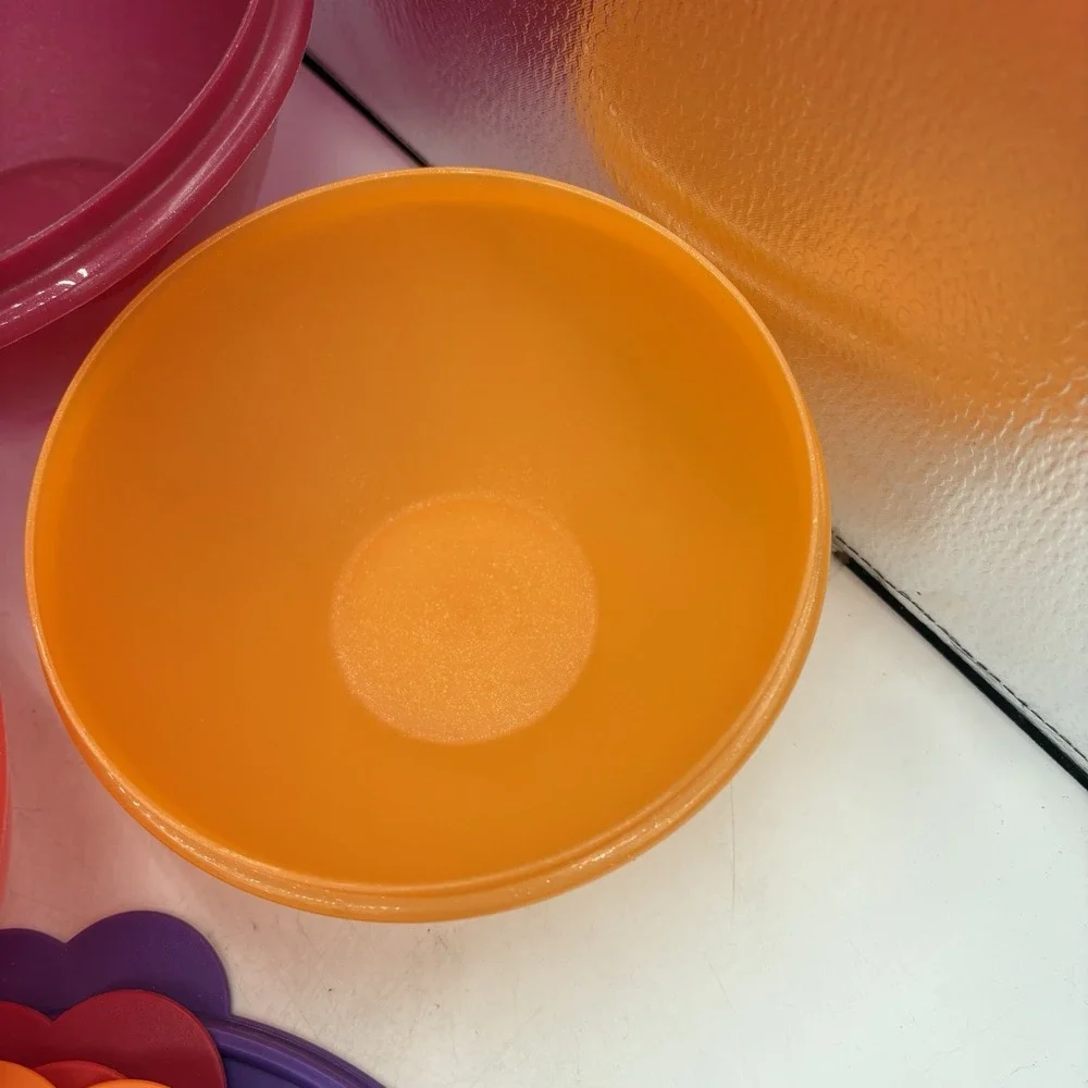 Tupperware Wonderlier Bowls w Seal Lids Nesting Modern Set of 5